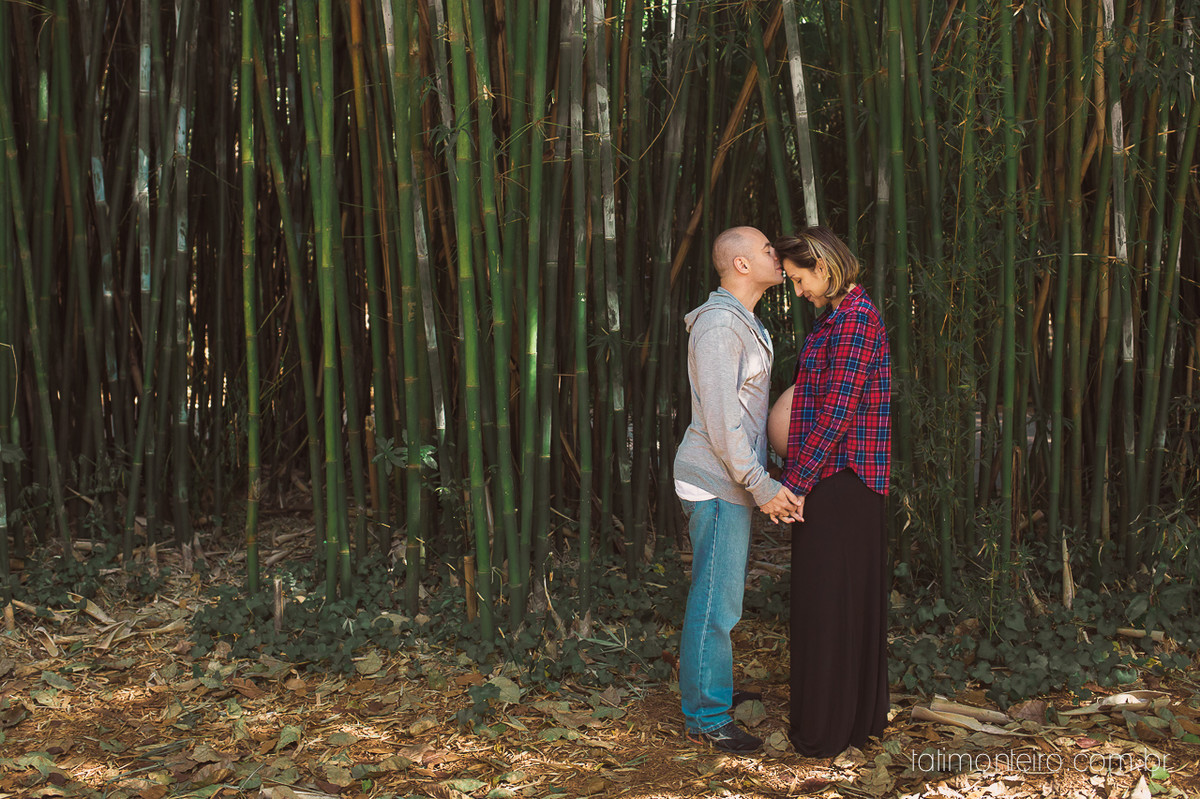 fotografia gravida no parque, casal gravido no parque, casal esperando bebe, ensaio de gestante no parque, gravida sorrindo, esperando bebe, fotografo de gestante sp, book gestante sp