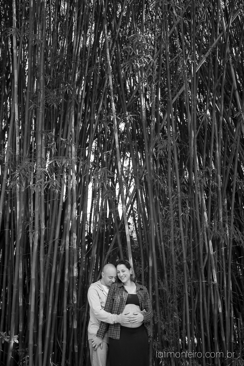 fotografia gravida no parque, casal gravido no parque, casal esperando bebe, ensaio de gestante no parque, gravida sorrindo, esperando bebe, fotografo de gestante sp, book gestante sp