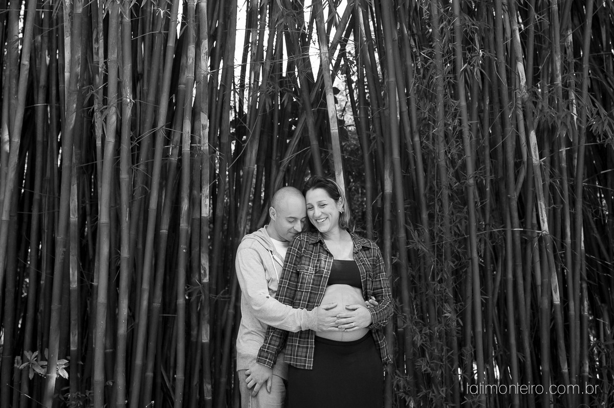 fotografia gravida no parque, casal gravido no parque, casal esperando bebe, ensaio de gestante no parque, gravida sorrindo, esperando bebe, fotografo de gestante sp, book gestante sp