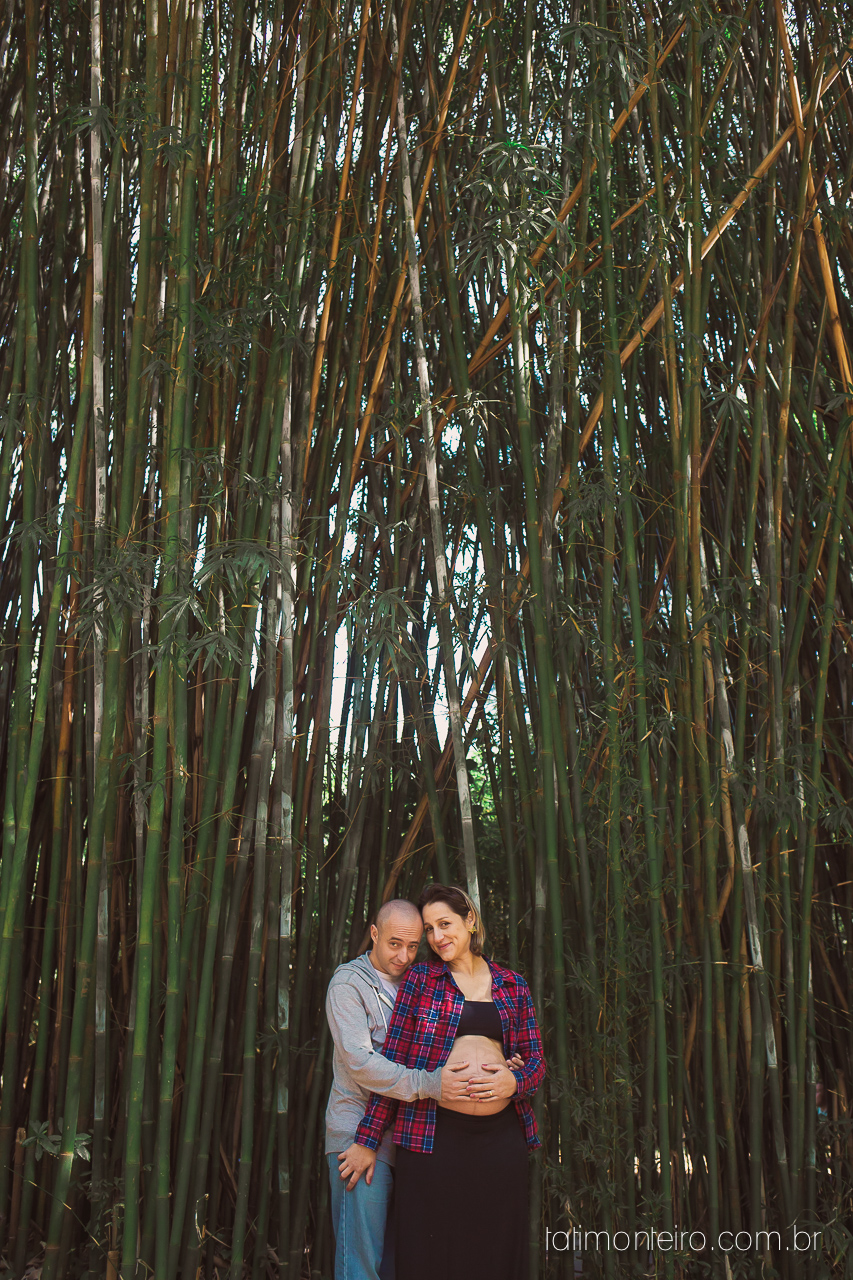 fotografia gravida no parque, casal gravido no parque, casal esperando bebe, ensaio de gestante no parque, gravida sorrindo, esperando bebe, fotografo de gestante sp, book gestante sp