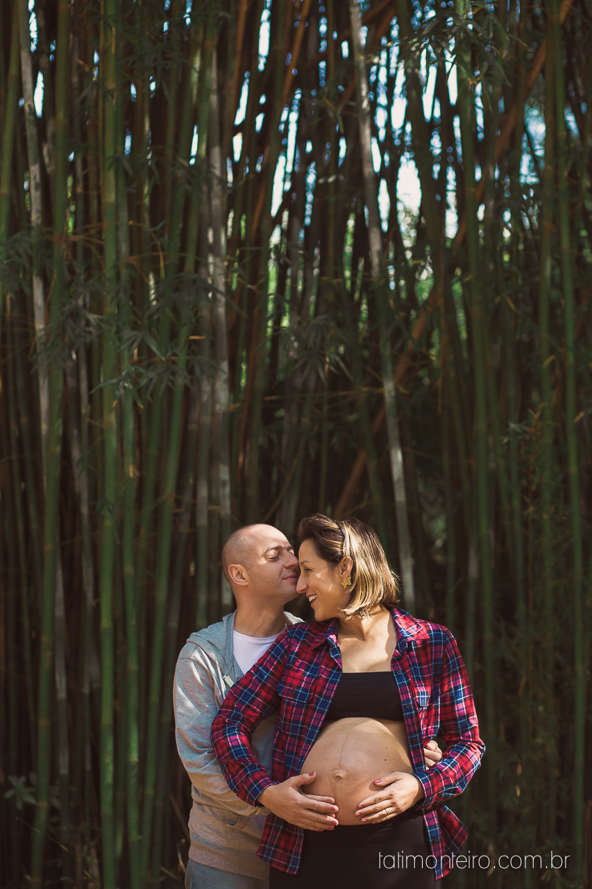 fotografia gravida no parque, casal gravido no parque, casal esperando bebe, ensaio de gestante no parque, gravida sorrindo, esperando bebe, fotografo de gestante sp, book gestante sp