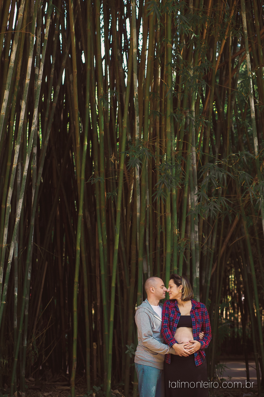 fotografia gravida no parque, casal gravido no parque, casal esperando bebe, ensaio de gestante no parque, gravida sorrindo, esperando bebe, fotografo de gestante sp, book gestante sp