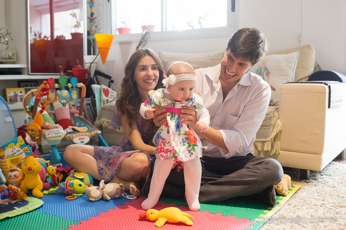 ensaio de familia lifestyle, ensaio de familia em casa, fotos de familia, fotografa de familia sp, fotografo de familia sp, fotografa de bebe sp, bebe ficando de pe