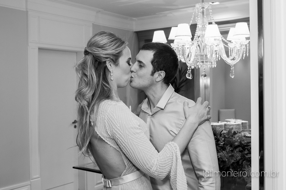 mini wedding sp, fotografa mini wedding sp, fotografia de casamento sp, fotografa de casamento sp, fotografo de casamento sp, noivos se beijando