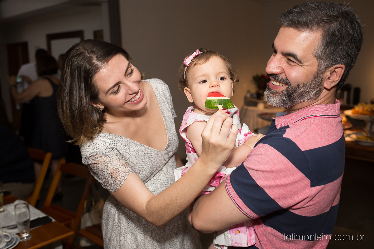 alice 1 ano, aniversario alice 1 ano, festa de aniversario alice, fotografa de aniversario infantil sp, fotografa de eventos sp, fotografia de festa infantil sp, alice comendo melancia
