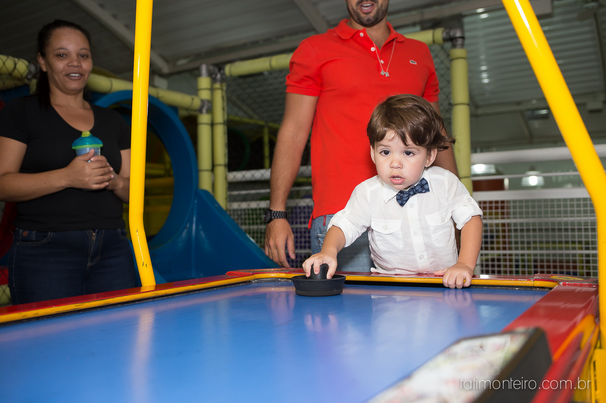 fotografa aniversario infantil sp, fotografa de familia sp,  fotos aniversario lorenzo 2 anos, festa tema patrulha canina, criança jogando