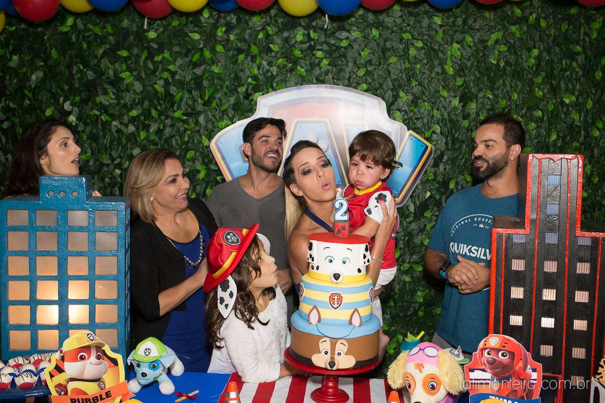 fotografa aniversario infantil sp, fotografa de familia sp,  fotos aniversario lorenzo 2 anos, festa tema patrulha canina, cantando parabens