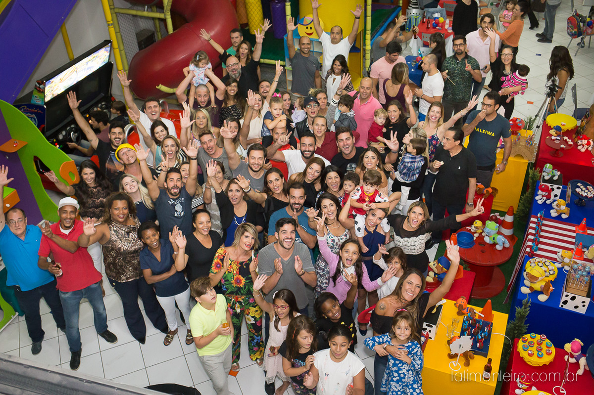 fotografa aniversario infantil sp, fotografa de familia sp,  fotos aniversario lorenzo 2 anos, festa tema patrulha canina, foto de todos os convidados da festa