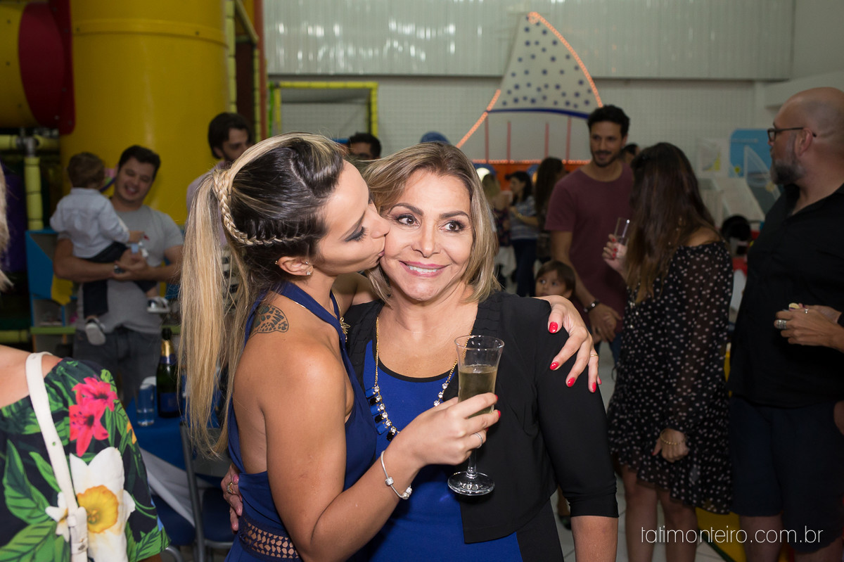 fotografa aniversario infantil sp, fotografa de familia sp,  fotos aniversario lorenzo 2 anos, festa tema patrulha canina, beijo mae e filha