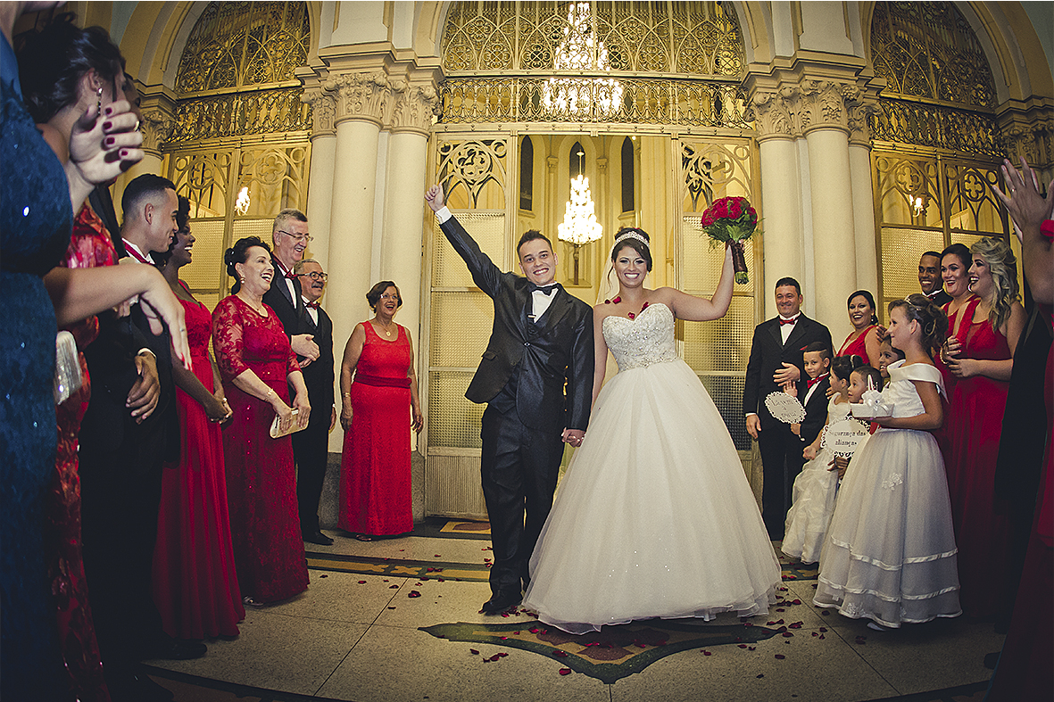 Enfim Casados - Catedral de Santos - Santos/SP
#madrinhadecasamento #prewedding #noivinha #miniwedding #fotografiadecasamento #casamentodedia #noivasdobrasil #casamentocivil #casamento #noiva #wedding #noivas #noivas2018 #casamentos #casamento2018 #casar