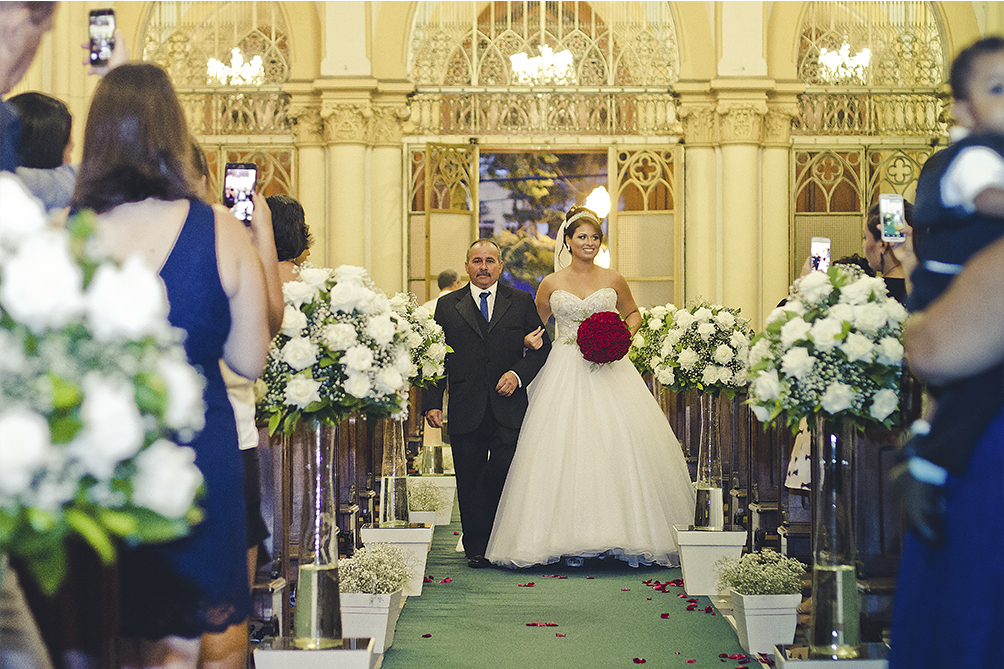 Pai e Filha - Catedral de Santos - Santos/SP
#madrinhadecasamento #prewedding #noivinha #miniwedding #fotografiadecasamento #casamentodedia #noivasdobrasil #casamentocivil #casamento #noiva #wedding #noivas #noivas2018 #casamentos #casamento2018 #casar