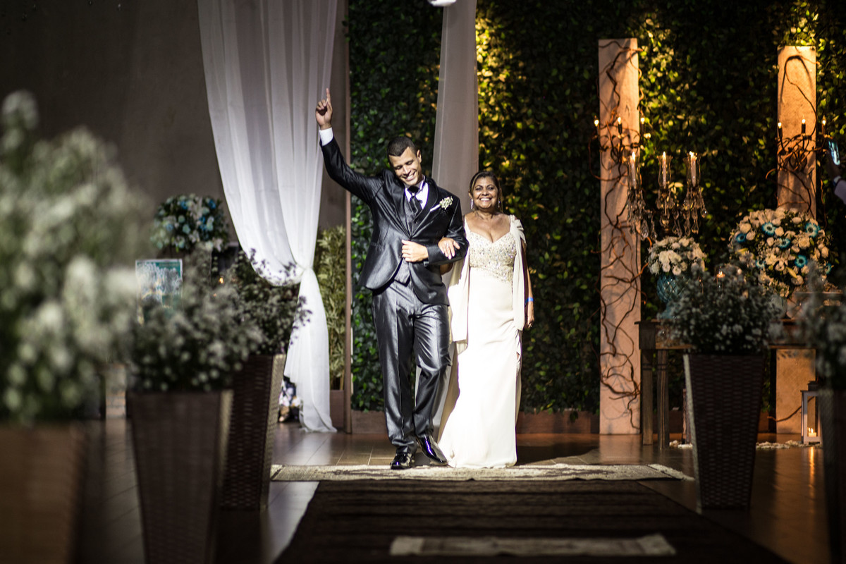 Mãe e Filho - Atmosphera - Guarujá/SP
#prewedding #noivinha #miniwedding #fotografiadecasamento #casamentodedia #noivasdobrasil #casamentocivil #casamento #noiva #wedding #noivas #noivas2018 #casamentos #casamento2018 #casamentonocampo #bride #casamento19