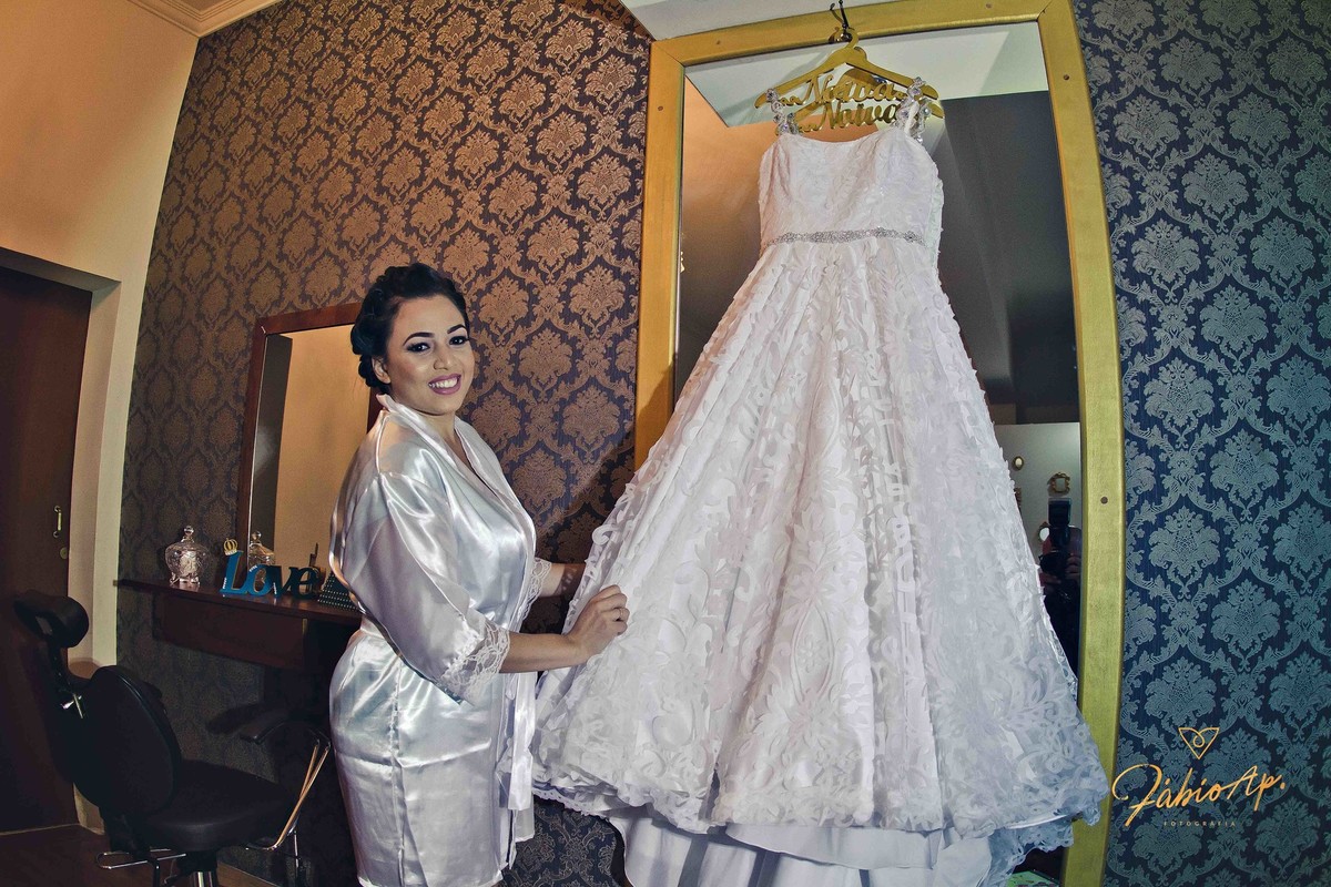 Vestido - Dia da Noiva - Chiquetosas - Atelier de beleza - Guarujá/SP.#prewedding #noivinha #miniwedding #fotografiadecasamento #casamentodedia #noivasdobrasil #casamentocivil #casamento #noiva #wedding #noivas #noivas2018 #casamentos #casamento2018 #2019