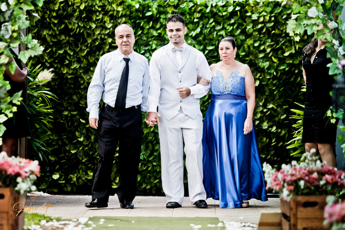 Pais e filhos - Jardim das Orquídeas - Espaço para eventos - Praia Grande/SP
#prewedding #noivinha #miniwedding #fotografiadecasamento #casamentodedia #noivasdobrasil #casamentocivil #casamento #noiva #wedding #noivas #noivas2018 #casamentos #casamento19