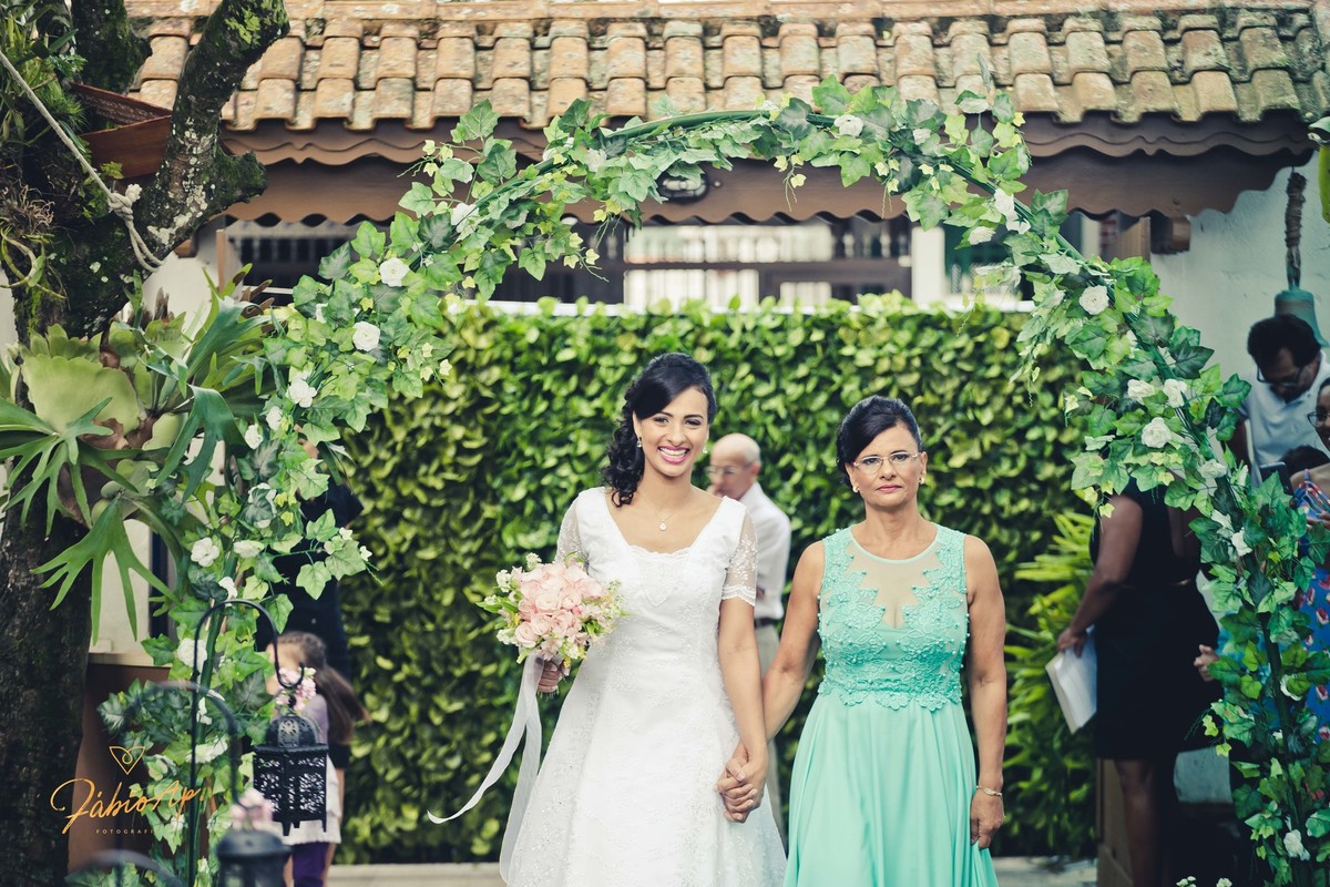 Mãe e filha  - Jardim das Orquídeas - Espaço para eventos - Praia Grande/SP#prewedding #noivinha #miniwedding #fotografiadecasamento #casamentodedia #noivasdobrasil #casamentocivil #casamento #noiva #wedding #noivas #noivas2018 #casamentos #casamento2018
