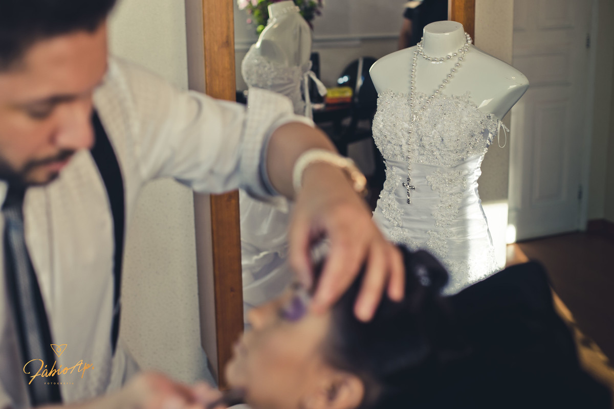 Dia da Noiva - Yan Rodrigues Make 'N Hair - Santos/SP
#prewedding #noivinha #miniwedding #fotografiadecasamento #casamentodedia #noivasdobrasil #casamentocivil #casamento #noiva #wedding #noivas #noivas2018 #casamentos #casamento2018 #casamentonocampo