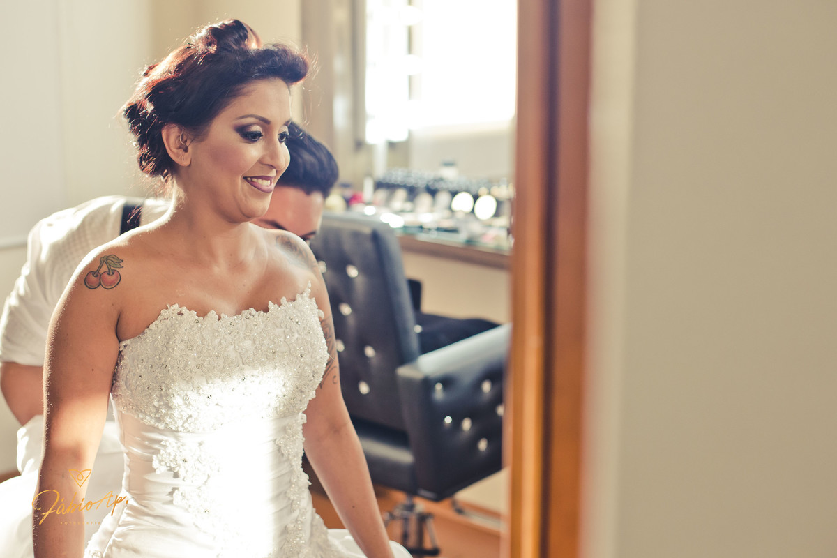 Dia da Noiva - Yan Rodrigues Make 'N Hair - Santos/SP
#prewedding #noivinha #miniwedding #fotografiadecasamento #casamentodedia #noivasdobrasil #casamentocivil #casamento #noiva #wedding #noivas #noivas2018 #casamentos #casamento2018 #casamentonocampo