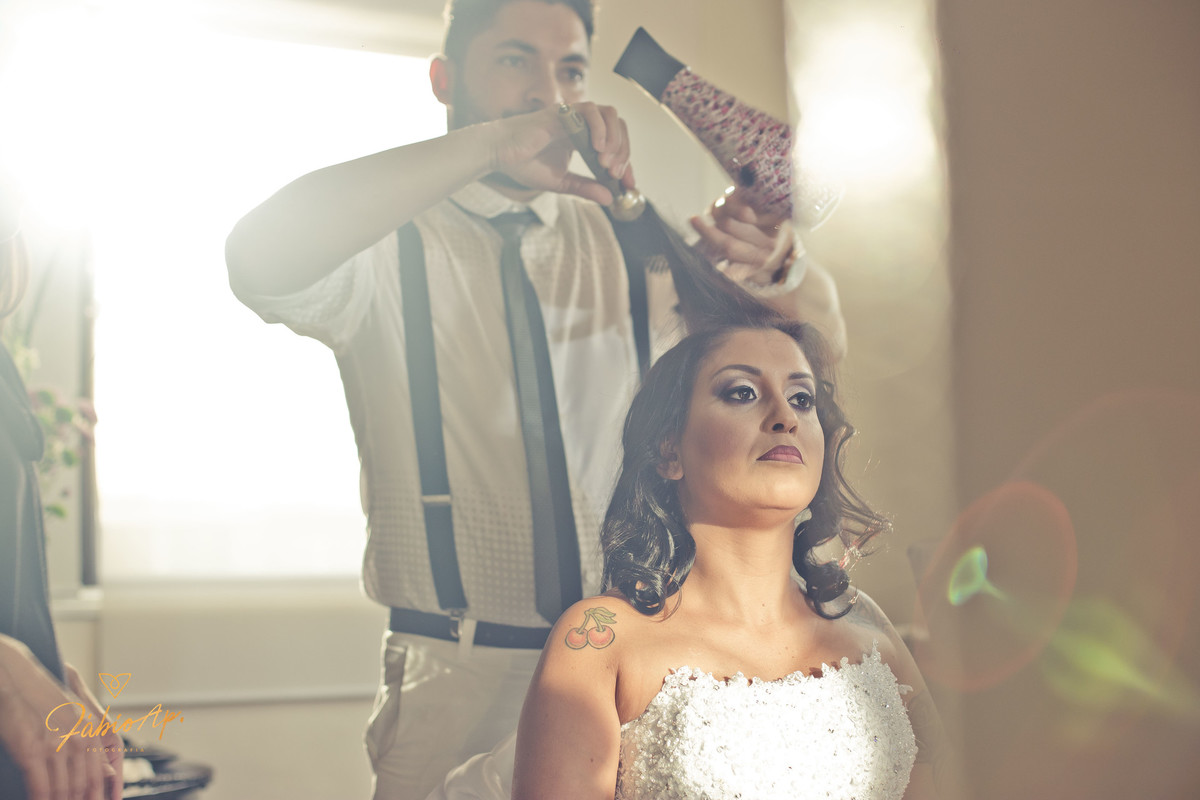 Dia da Noiva - Yan Rodrigues Make 'N Hair - Santos/SP
#prewedding #noivinha #miniwedding #fotografiadecasamento #casamentodedia #noivasdobrasil #casamentocivil #casamento #noiva #wedding #noivas #noivas2018 #casamentos #casamento2018 #casamentonocampo