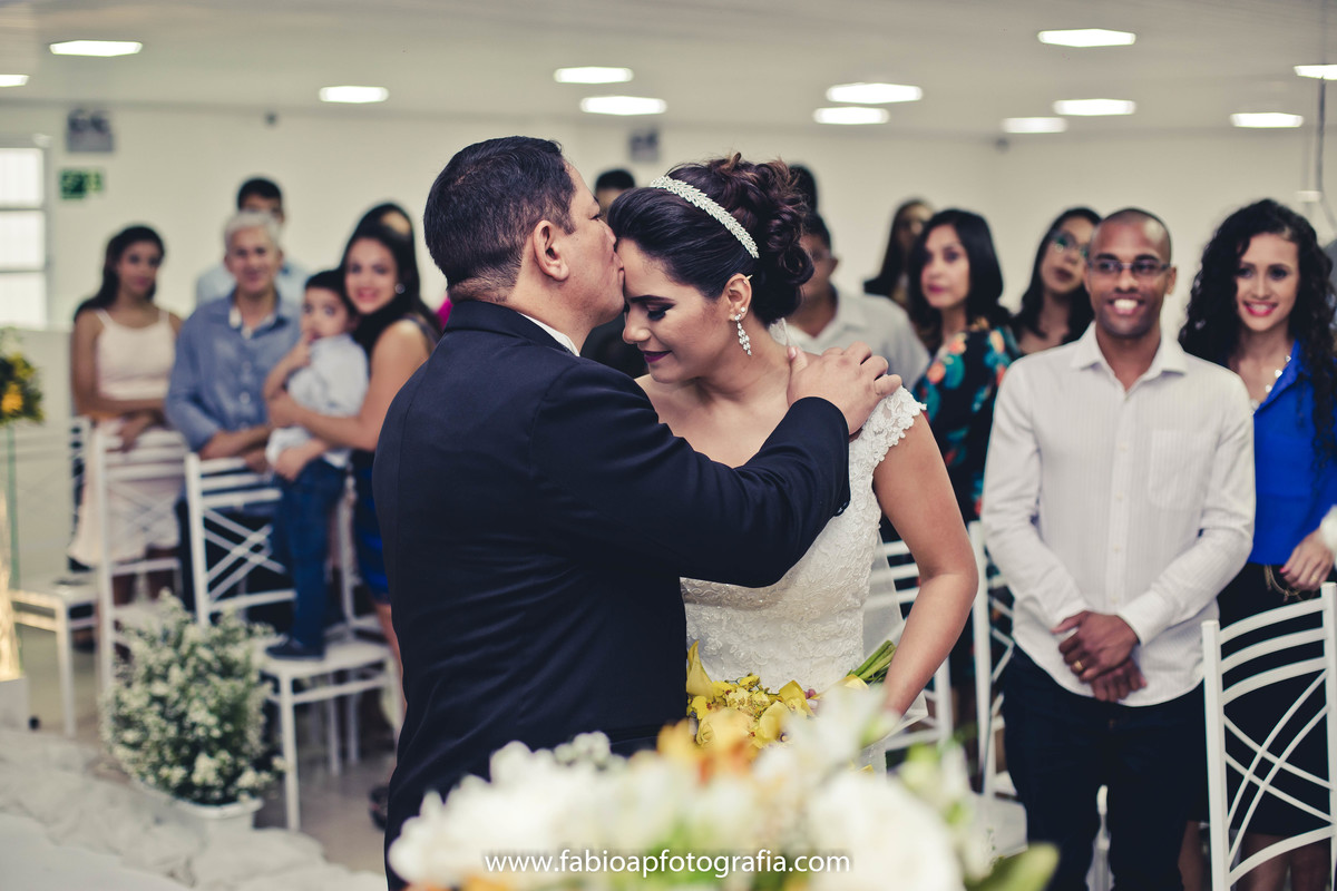 Pai e Filha - Cerimônia - Salão de Festas Celebrar - São Vicente/SP
#prewedding #noivinha #miniwedding #fotografiadecasamento #casamentodedia #noivasdobrasil #casamentocivil #casamento #noiva #wedding #noivas #noivas2018 #casamentos #casamento2018 #casar