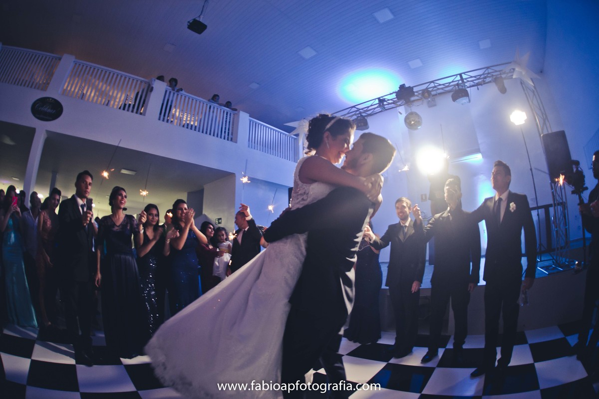 Valsa - Cerimônia - Salão de Festas Celebrar - São Vicente/SP
#prewedding #noivinha #miniwedding #fotografiadecasamento #casamentodedia #noivasdobrasil #casamentocivil #casamento #noiva #wedding #noivas #noivas2018 #casamentos #casamento2018 #casar