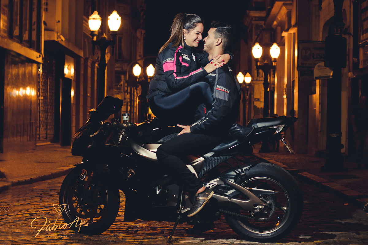 Casal que curti moto - Bolsa do Café - Santos/SP
#prewedding #noivinha #miniwedding #fotografiadecasamento #casamentodedia #noivasdobrasil #casamentocivil #casamento #noiva #wedding #noivas #noivas2018 #casamentos #casamento2018 #casamentonocampo #bride