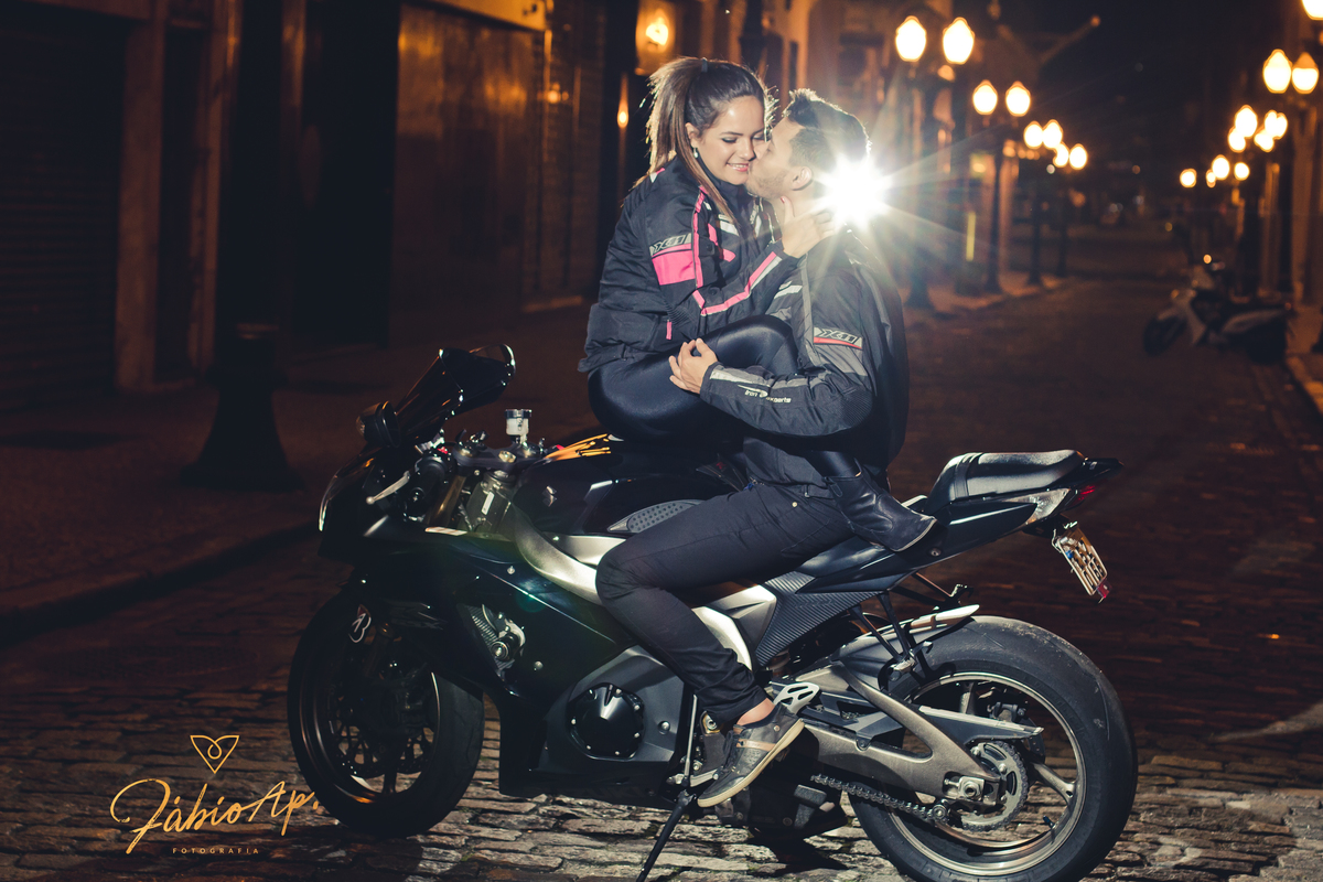 Casal que curti moto - Bolsa do Café - Santos/SP
#prewedding #noivinha #miniwedding #fotografiadecasamento #casamentodedia #noivasdobrasil #casamentocivil #casamento #noiva #wedding #noivas #noivas2018 #casamentos #casamento2018 #casamentonocampo #bride