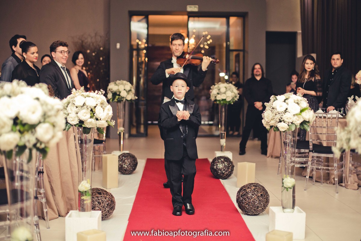 Alianças - Casamento - Humorista Programa Pânico - Rogério Morgado e Natanna - São Paulo -SP
#casamentorogeriomorgado #madrinhadecasamento #prewedding #noivinha #miniwedding #fotografiadecasamento #casamentodedia #noivasdobrasil #casamentocivil #casamento