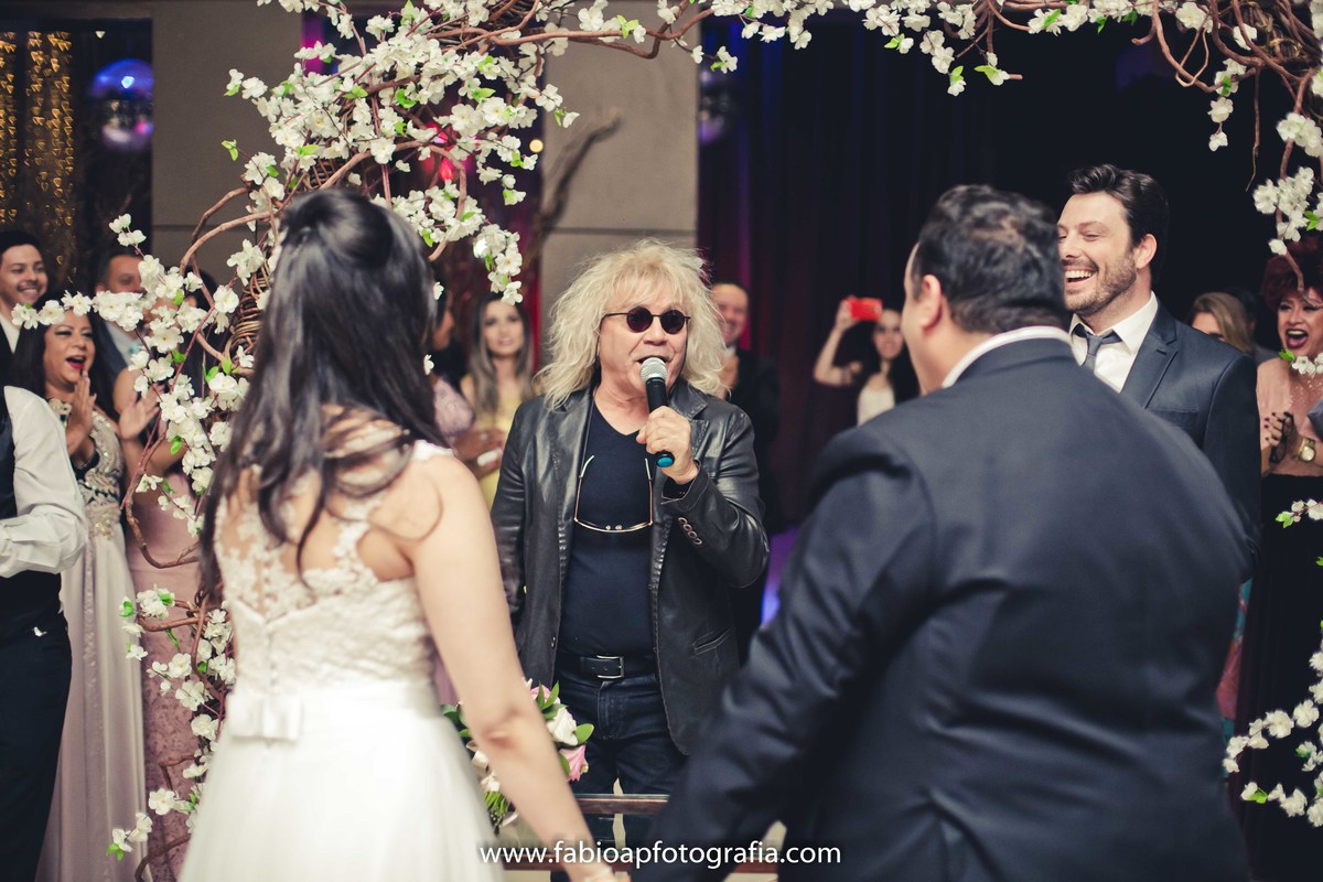 Cantor Ovelha Surpresa - Casamento - Humorista Programa Pânico - Rogério Morgado e Natanna - São Paulo -SP
#casamentorogeriomorgado #madrinhadecasamento #prewedding #noivinha #miniwedding #fotografiadecasamento #casamentodedia #noivasdobrasil #casamentoci