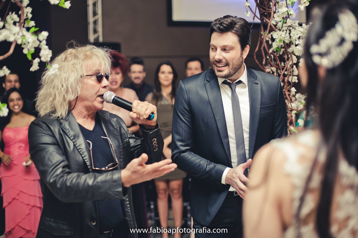 Cantor Ovelha Surpresa - Casamento - Humorista Programa Pânico - Rogério Morgado e Natanna - São Paulo -SP
#casamentorogeriomorgado #madrinhadecasamento #prewedding #noivinha #miniwedding #fotografiadecasamento #casamentodedia #noivasdobrasil #casamento19