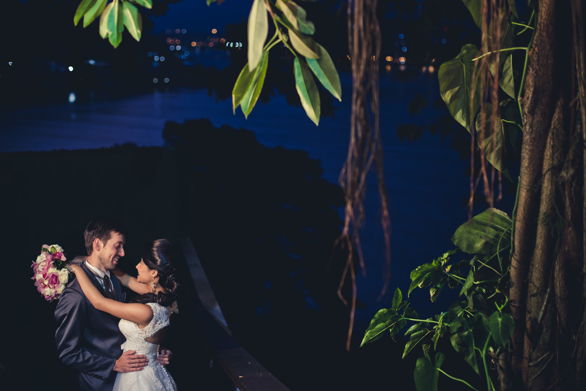 Noivos - Festa - Mansão da Ilha - Santos/SP
#madrinhadecasamento #prewedding #noivinha #miniwedding #fotografiadecasamento #casamentodedia #noivasdobrasil #casamentocivil #casamento #noiva #wedding #noivas #noivas2018 #casamentos #casamento2018 #casamento