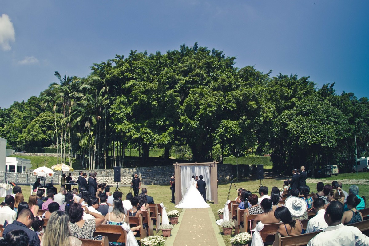 Cerimônia - Chácara Hortas Comunitárias - Santos/SP
#madrinhadecasamento #prewedding #noivinha #miniwedding #fotografiadecasamento #casamentodedia #noivasdobrasil #casamentocivil #casamento #noiva #wedding #noivas #noivas2018 #casamentos #casamento2018