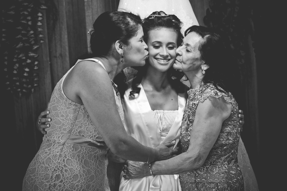 Família - Dia da Noiva - Chácara Hortas Comunitárias - Santos/SP
#madrinhadecasamento #prewedding #noivinha #miniwedding #fotografiadecasamento #casamentodedia #noivasdobrasil #casamentocivil #casamento #noiva #wedding #noivas #noivas2018 #casamentos