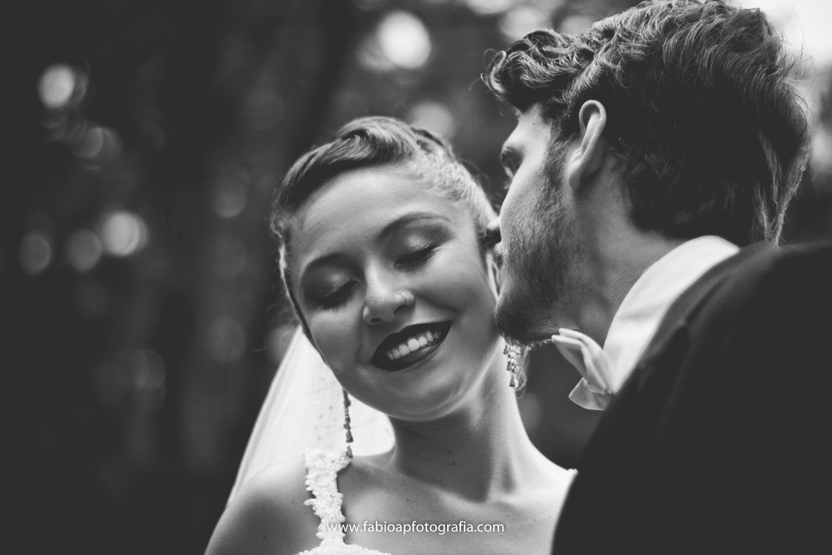 Carinho - Street Wedding - Curitiba/SP#madrinhadecasamento #prewedding #noivinha #miniwedding #fotografiadecasamento #casamentodedia #noivasdobrasil #casamentocivil #casamento #noiva #wedding #noivas #noivas2018 #casamentos #casamento2018 #casamento
