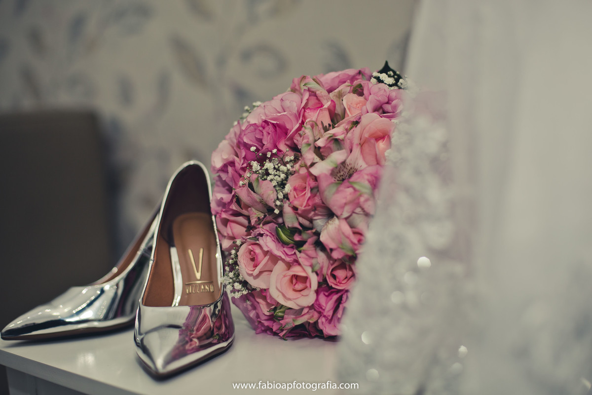 Sapato e Buquê - Dia da Noiva - Buffet Atmosfera - Guarujá/SP
#madrinhadecasamento #prewedding #noivinha #miniwedding #fotografiadecasamento #casamentodedia #noivasdobrasil #casamentocivil #casamento #noiva #wedding #noivas #noivas2018 #casamentos #casar