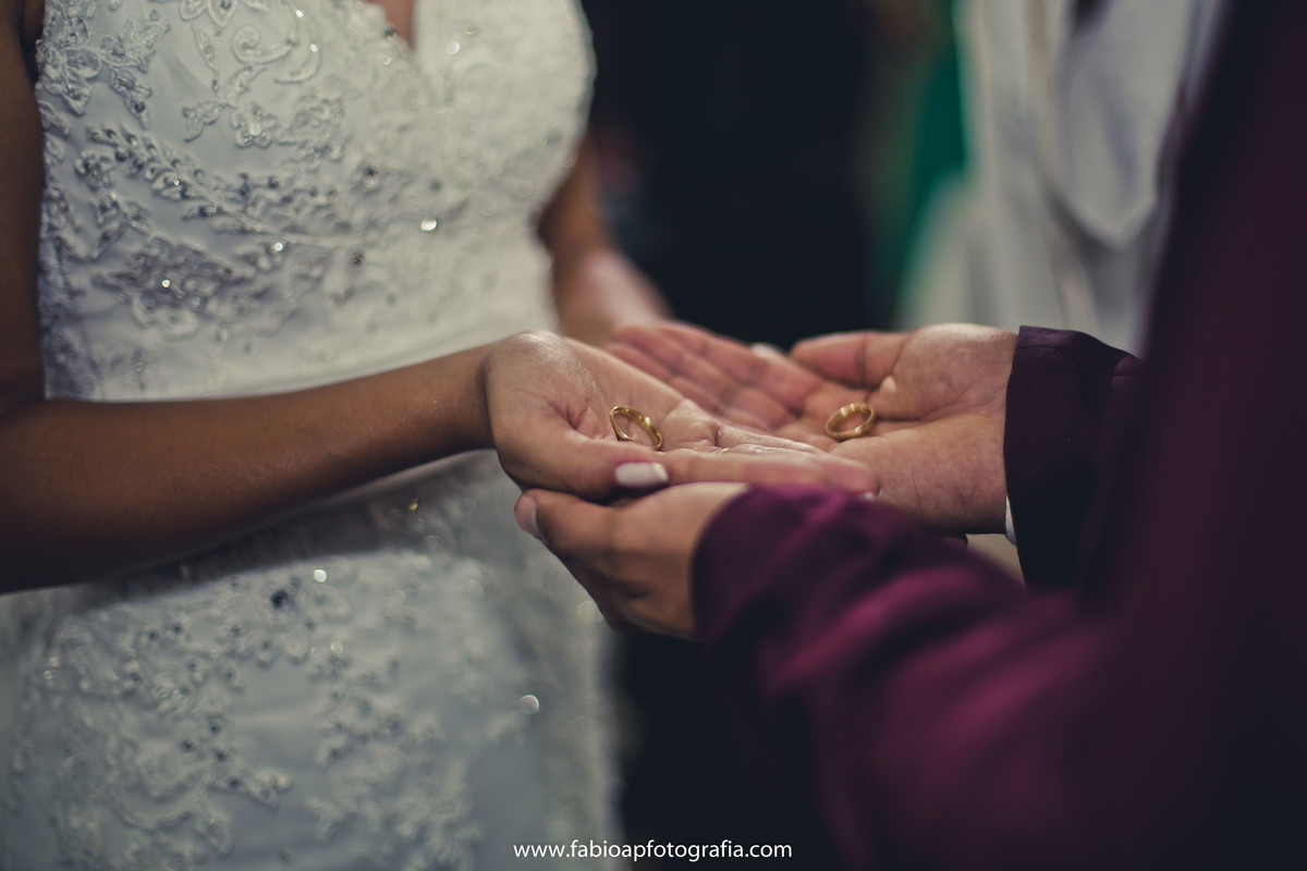 Alianças - Cerimônia - Paróquia Nossa Senhora Fátima - Guarujá/SP
#madrinhadecasamento #prewedding #noivinha #miniwedding #fotografiadecasamento #casamentodedia #noivasdobrasil #casamentocivil #casamento #noiva #wedding #noivas #noivas2018 #casamentos
