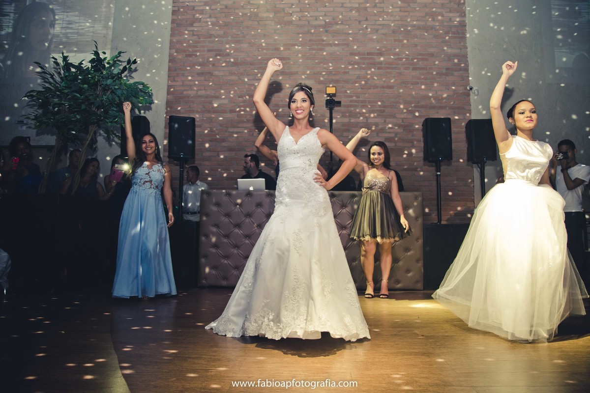 Dançando - Festa - Buffet Atmosfera - Guarujá/SP
#madrinhadecasamento #prewedding #noivinha #miniwedding #fotografiadecasamento #casamentodedia #noivasdobrasil #casamentocivil #casamento #noiva #wedding #noivas #noivas2018 #casamentos #casamento2018 #2019