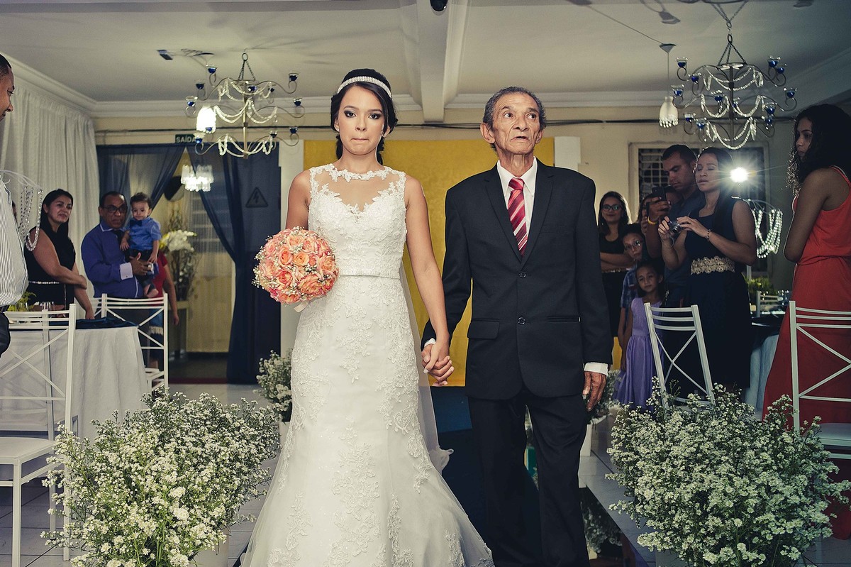 Cerimônia - Guarujá/SP
#madrinhadecasamento #prewedding #noivinha #miniwedding #fotografiadecasamento #casamentodedia #noivasdobrasil #casamentocivil #casamento #noiva #wedding #noivas #noivas2018 #casamentos #casamento2018 #casamentonocampo #bride #casar