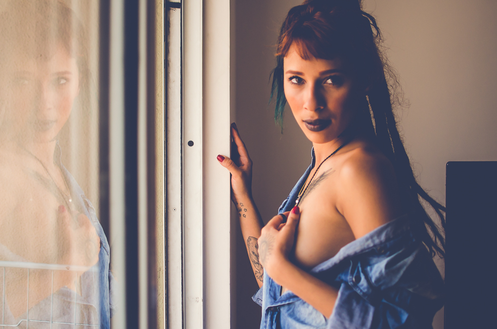 Camila Amora em um lindo ensaio Boudoir