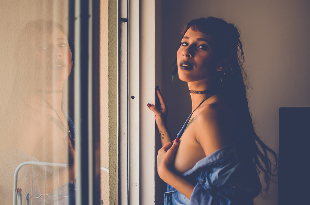 Camila Amor em ensaio sensual para o Fotografia para Meninas