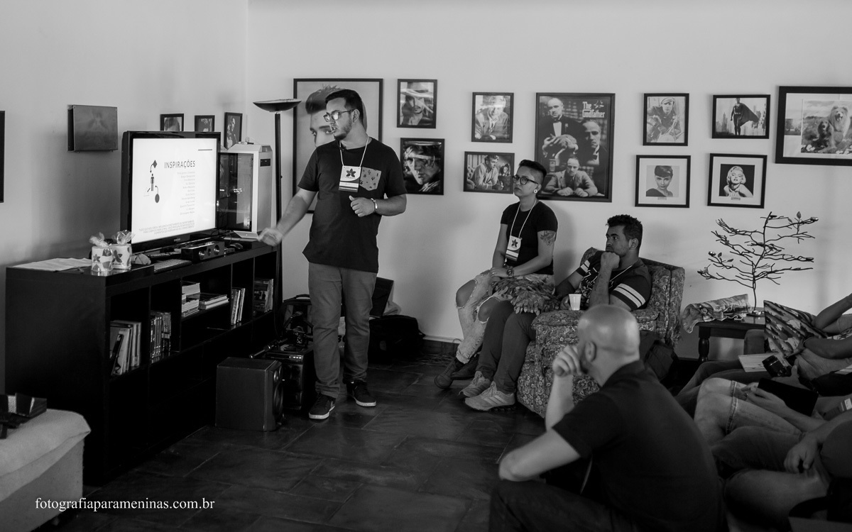 Tom em sua palestra bônus para o Workshop Fotografia Para Meninas