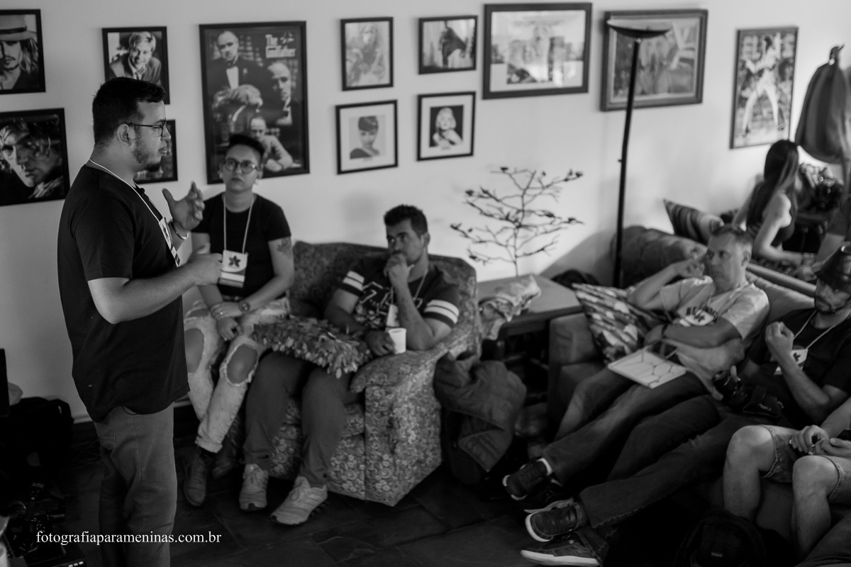 Tom em sua palestra bônus para o Workshop Fotografia Para Meninas