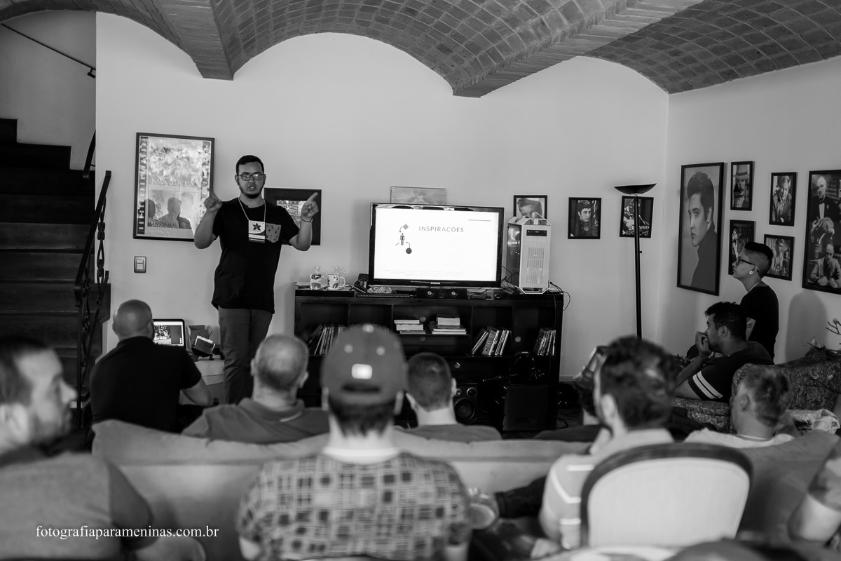Tom em sua palestra bônus para o Workshop Fotografia Para Meninas