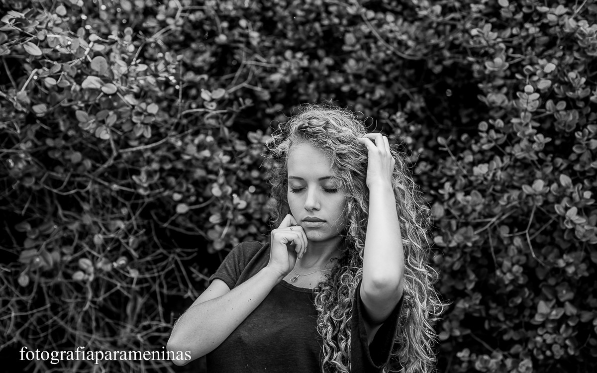 Book Boudoir do fotografia para meninas realizando ensaio em Floripa