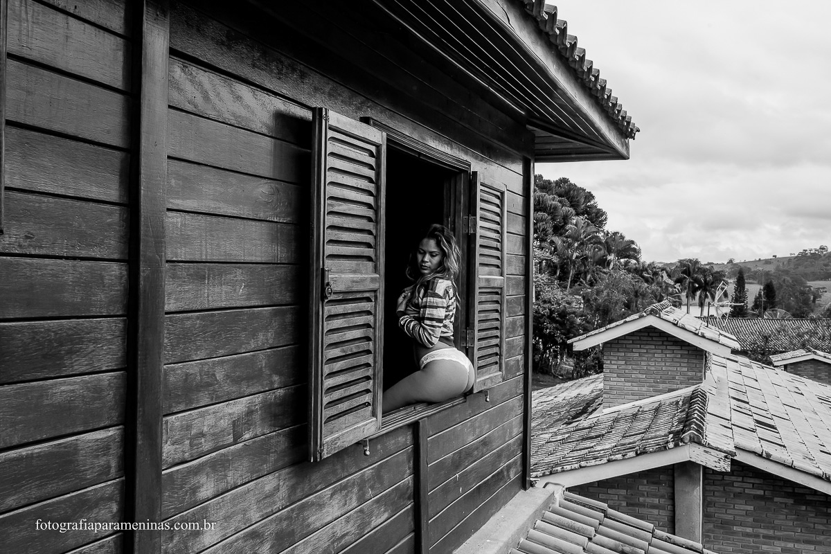 Thalita Cristina em seu primeiro ensaio sensual realizado para o Fotografia para Meninas