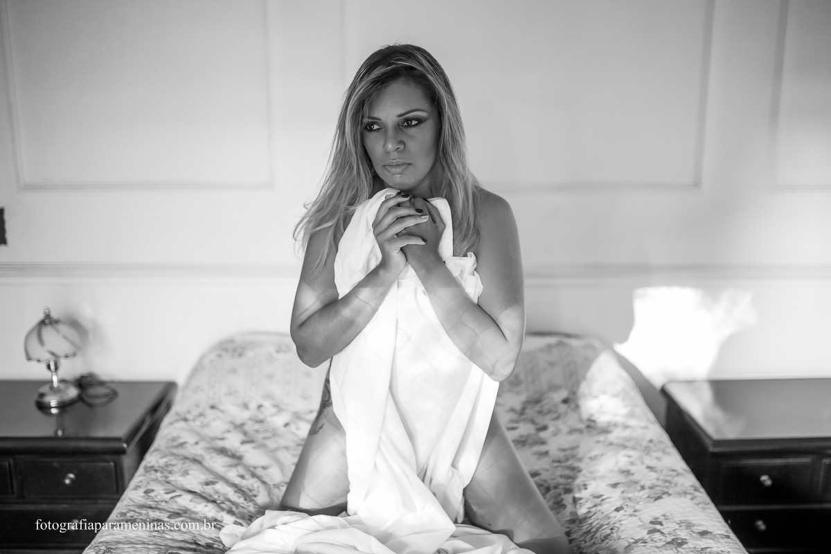 Telma se desafiando em um ensaio sensual muito especial para o Fotografia Para Meninas