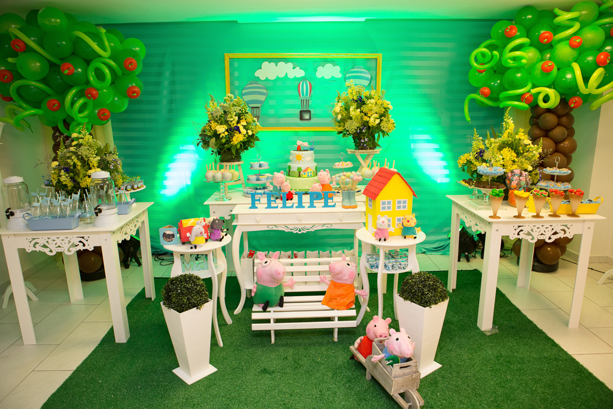 Mesa do bolo e doces - aniversário infantil - tema peppa pig