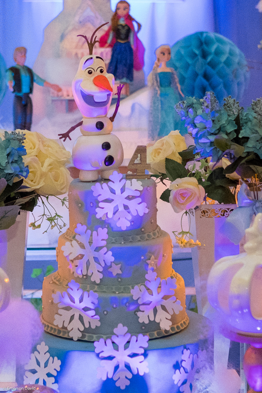aniversário infantil - bolo fake - tema frozen