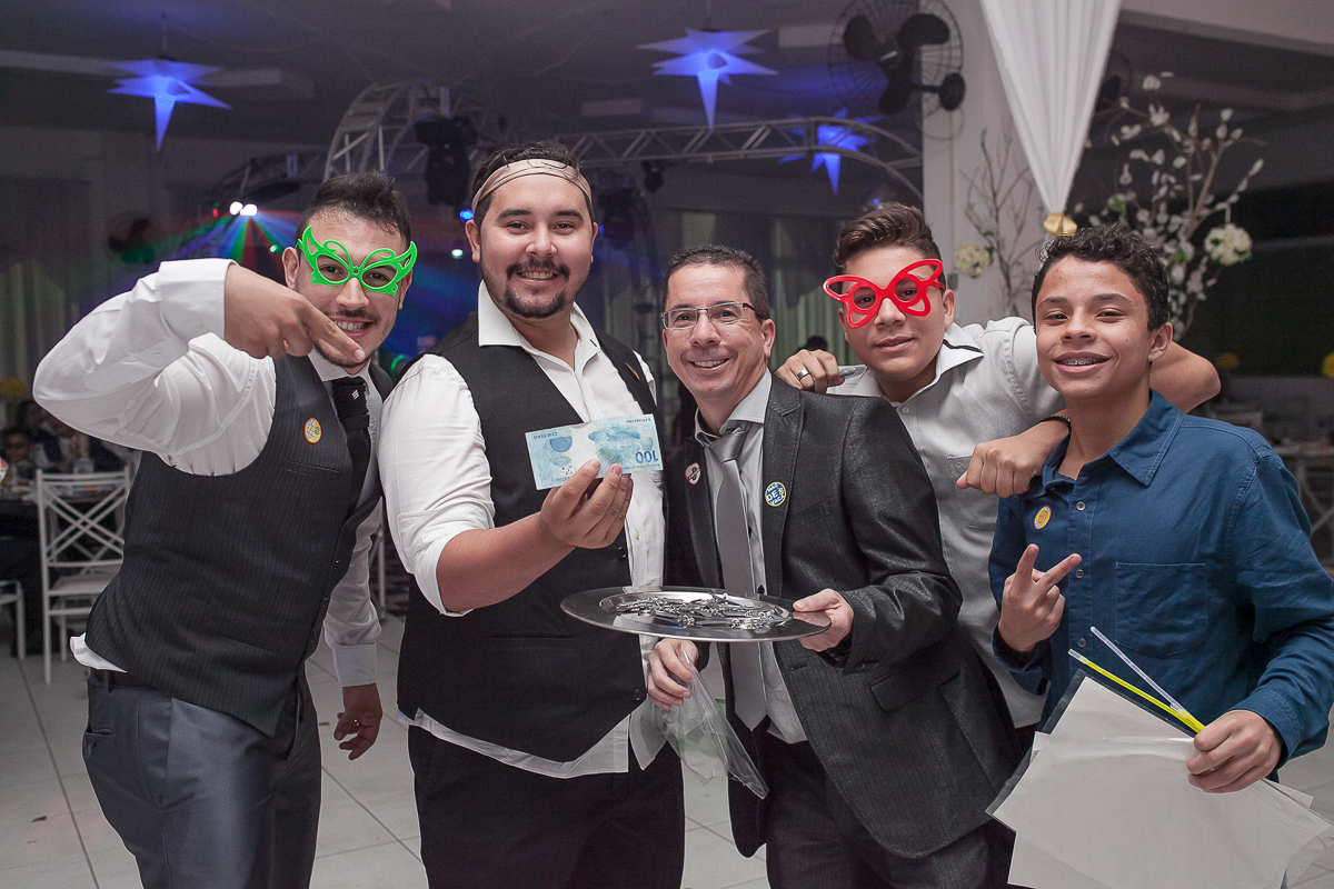 corte da gravata-noivo-festa-casamento