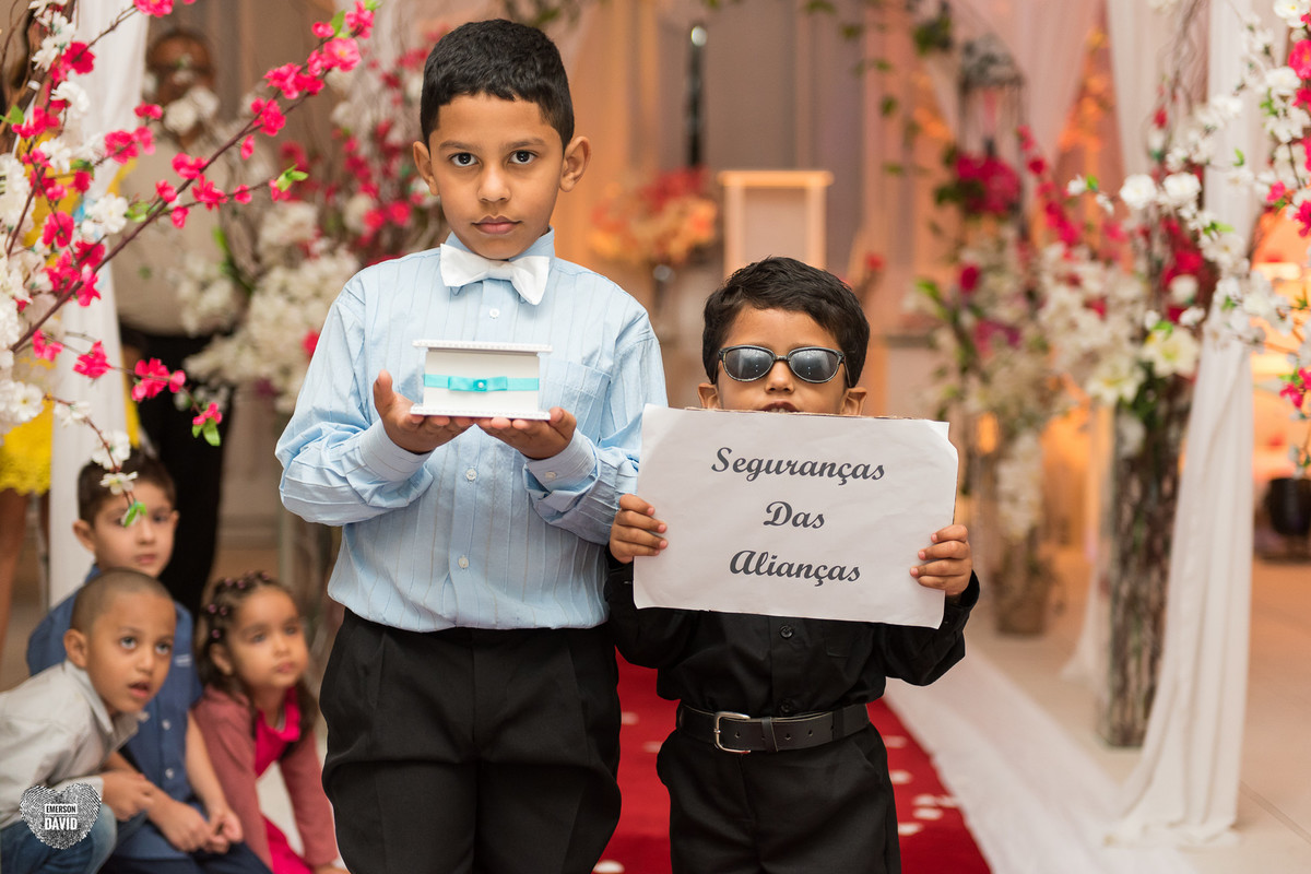 pajem- entrada das alianças - cerimônia - casamento