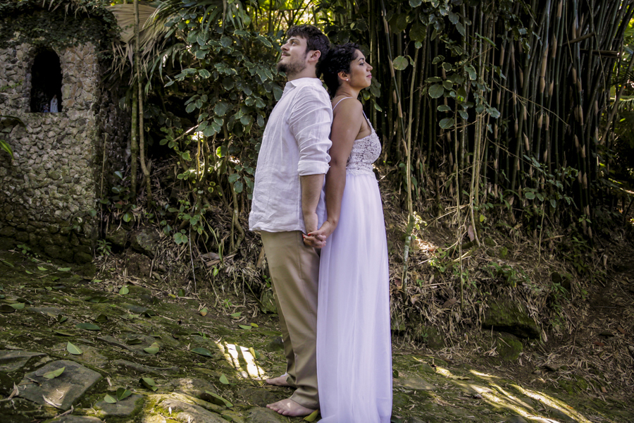 Casamento Ágatha e Matt. Espaço Uluar, Praia das Tonihas,Ubatuba. Noivos